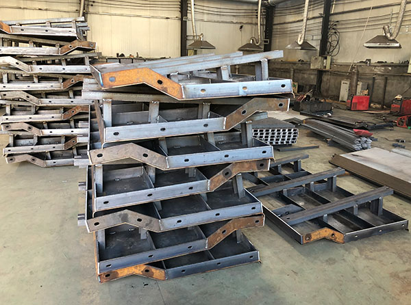 中央防撞護欄模具