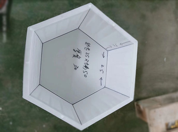 等邊護(hù)坡模具