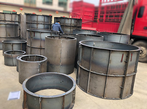 通訊井井體模具