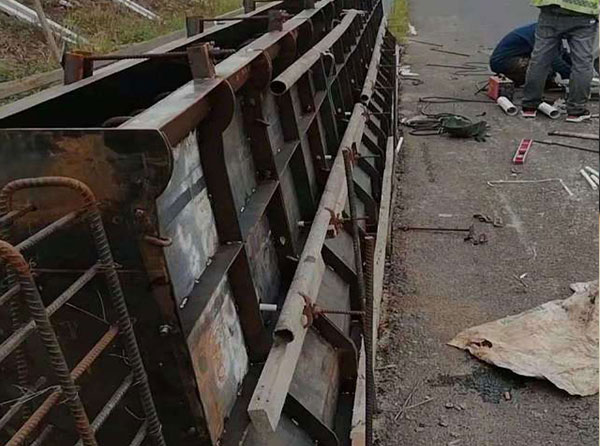 高速公路防撞護欄模具