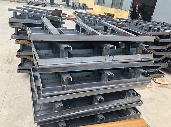 澆筑防撞墻護欄模具 澆筑防撞墻護欄模具