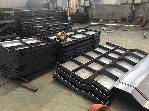 橋梁防撞墻模具